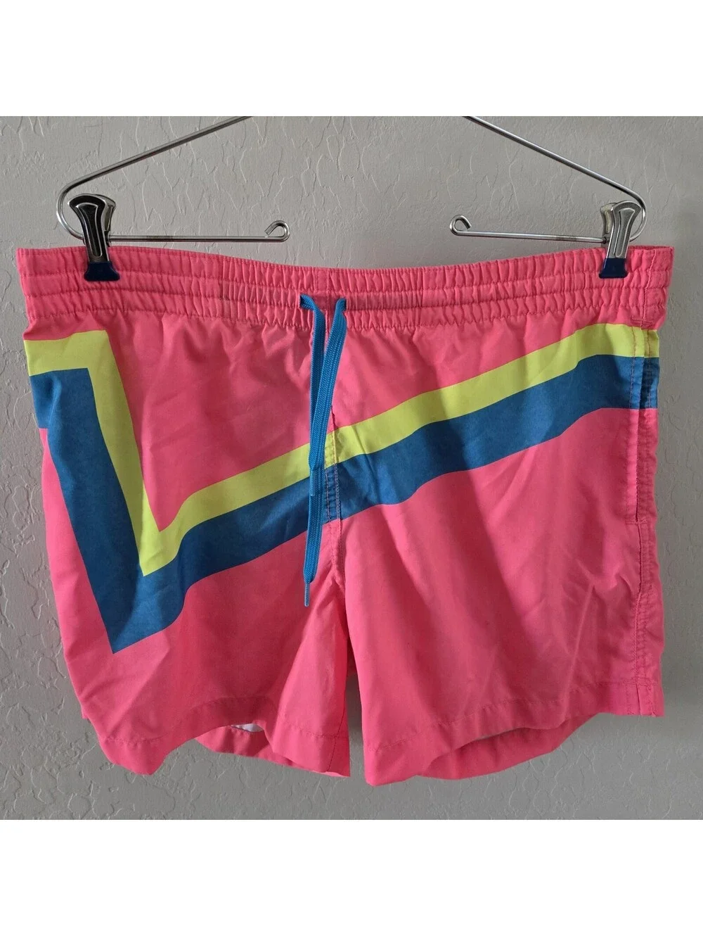 Chubbies Hotdogger Retro 80s Men's Swim Trunks Swim Shorts Neon Pink Medium